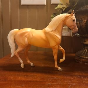Breyer Classic Freedom Series Palomino Mare Model Horse 40